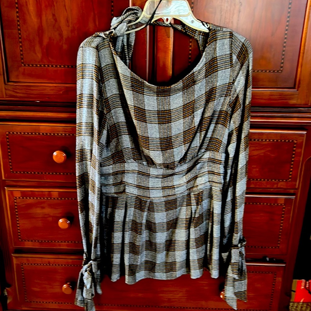 TB x Something Navy Plaid Tie Sleeve Olive Top
